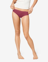 Load image into Gallery viewer, Women&#39;s Second Skin Cheeky, Solid
